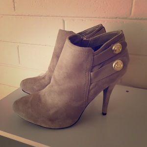 Guess nude heeled booties